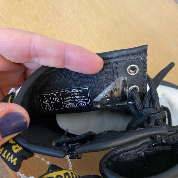 Kids white Dr. Marten combat boots, size 2 - Picture 5 of 5